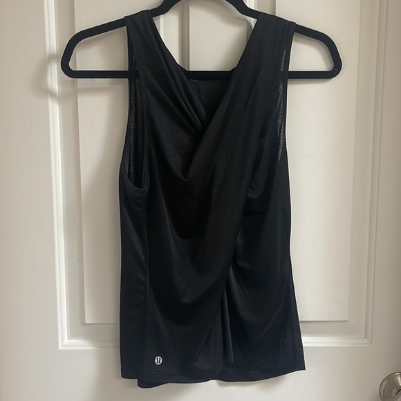 Lululemon top size 4 - Picture 2 of 3